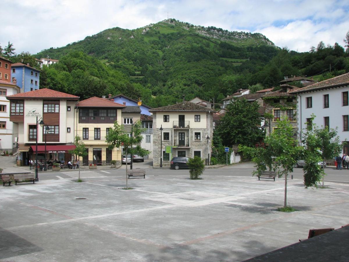 Hotel Rural La Plaza Caso Exteriér fotografie